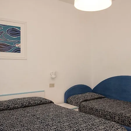 Hotel Manila 3*